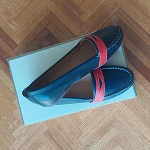 NIB women's  Sebago dark navy penny loafer 8.5M